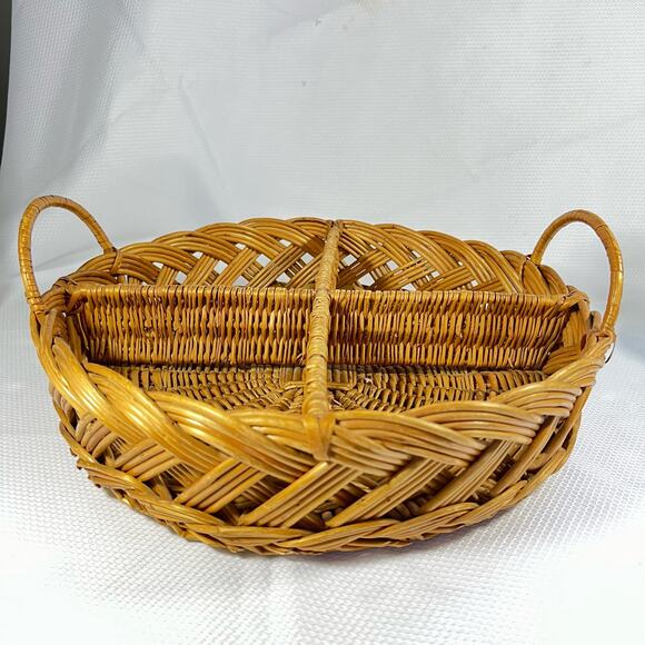 Vintage 13" Round Divided Woven Wicker Tray Basket With Handles Serving Decor - Picture 1 of 10
